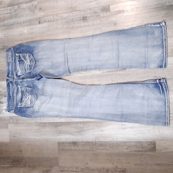 NWOT Amethyst Distressed Jeans Size 11 - Picture 2 of 10